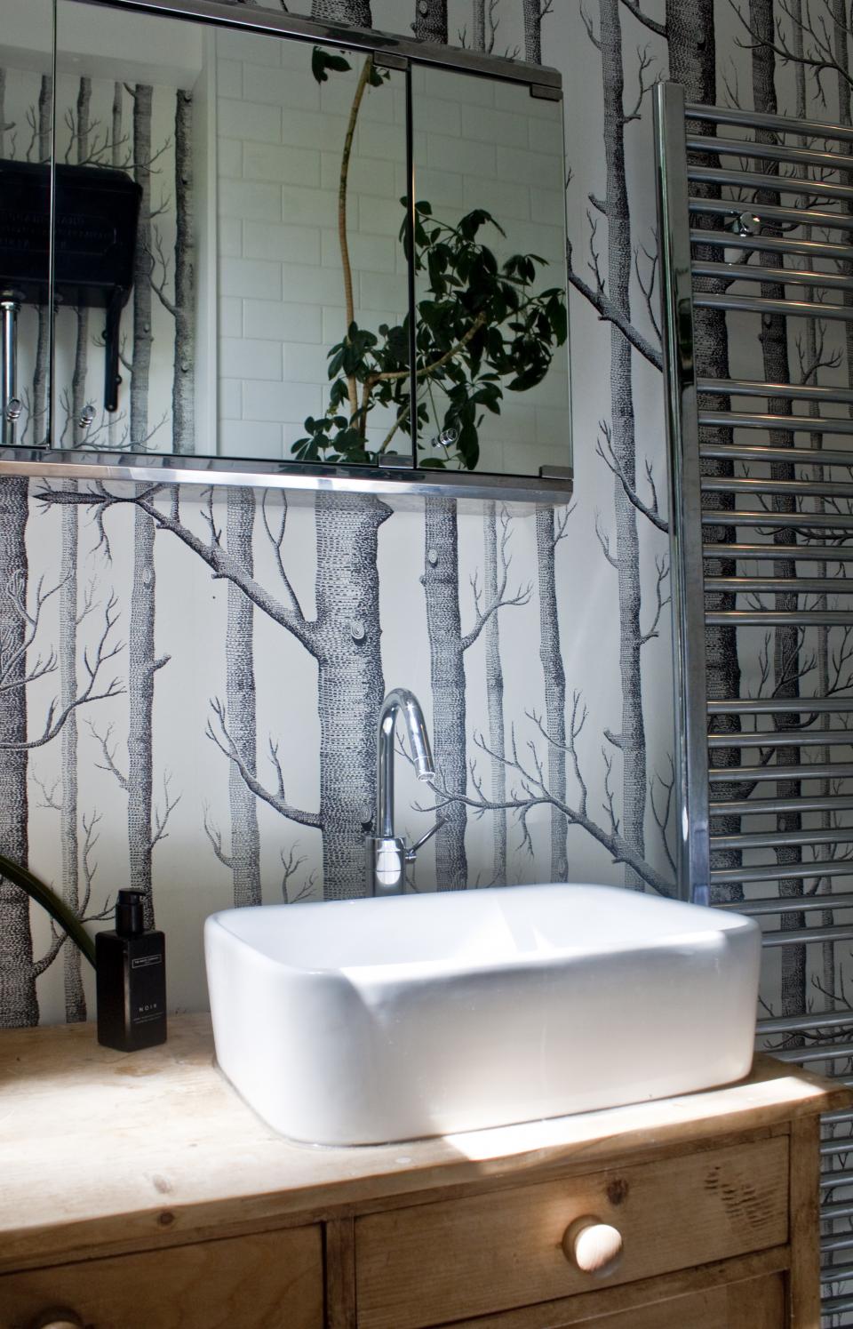 crouch end flat bathroom